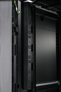 APC Rack PDU, Basic, ZeroU, 32A, 400V, (3x) C13 & (6x) C19, IEC 309 32A 3Fase stekker