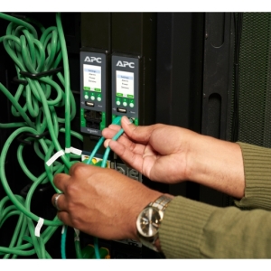APC APDU10250ME - Metered, 0U, 16A, 400V, (21x)C13/15 + (21x)C13/15/19/21, IEC60309 16A 3Fase stekker