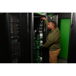 APC APDU10350SW - Switched, 0U, 32A, 400V, (24x)C13/15 + (24x)C13/15/19/21, IEC60309 32A 3Fase stekker