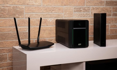APC Back-UPS 2200VA  230V  AVR  IEC