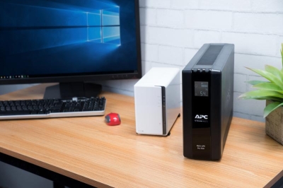 UPS Pro BR 900VA 6 Outlets  AVR  LCD