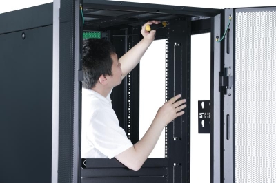 APC NetShelter Easy ER6282 - 42U/HE, 600mm(b) x 800mm(d) 19\" IT rack, met zijpanelen